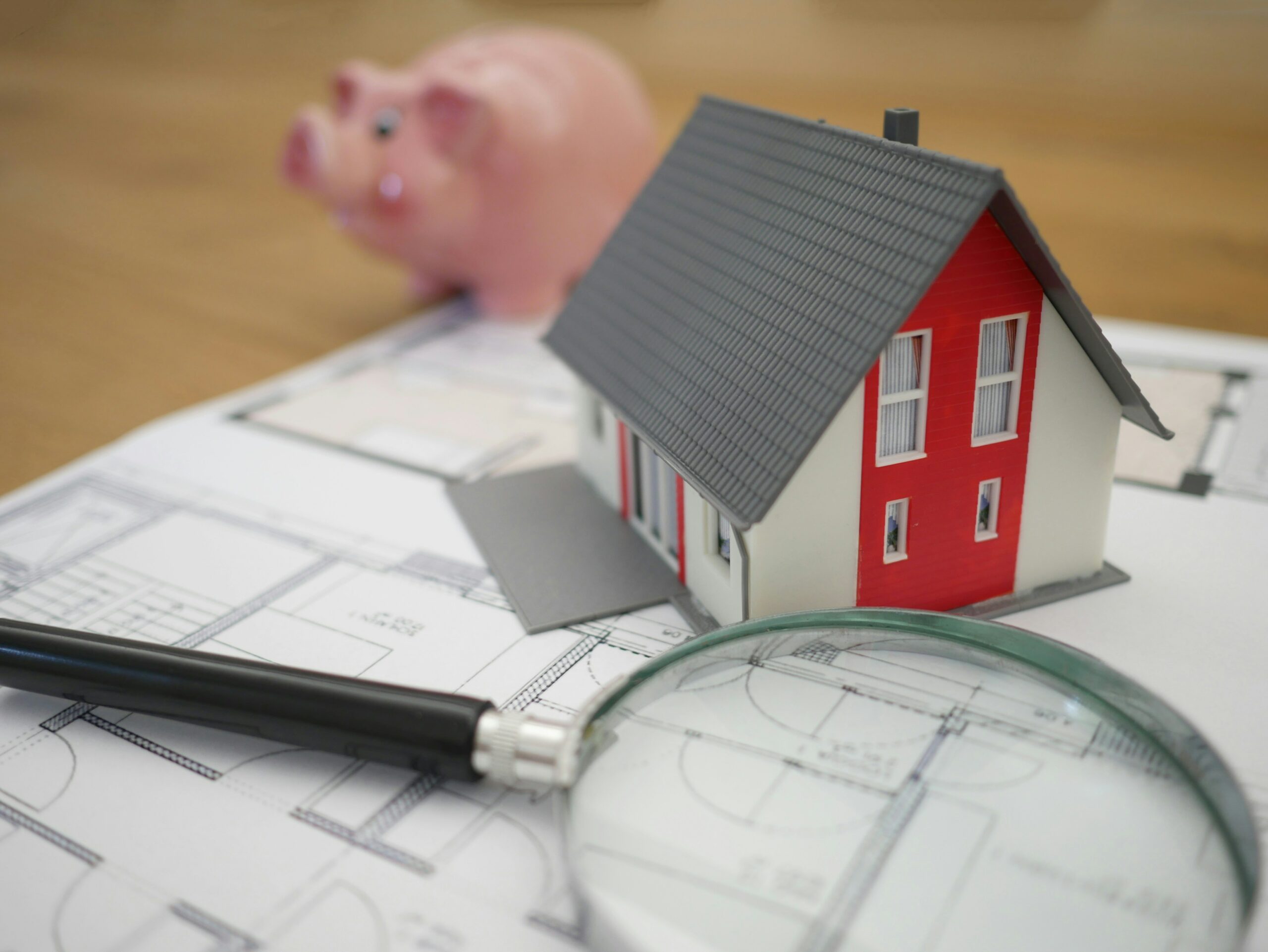 A house and a piggy bank for smart investing